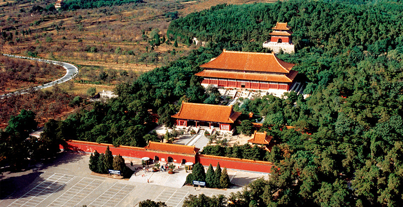 Across Living Legends: From the Great Wall to the Panda