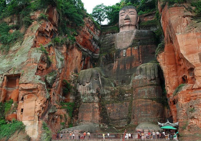 The Buddha beside the river