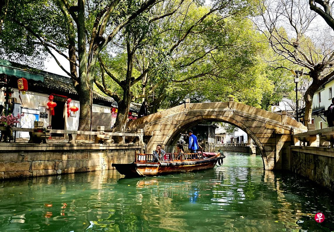 Across Living Legends: From the Great Wall to the Panda