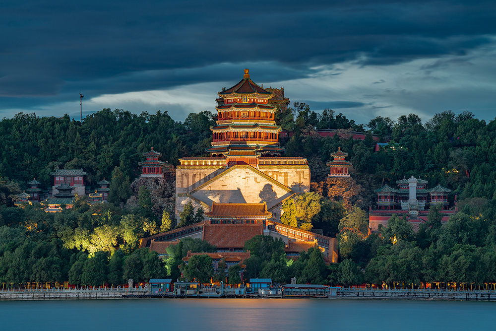 Across Living Legends: From the Great Wall to the Panda