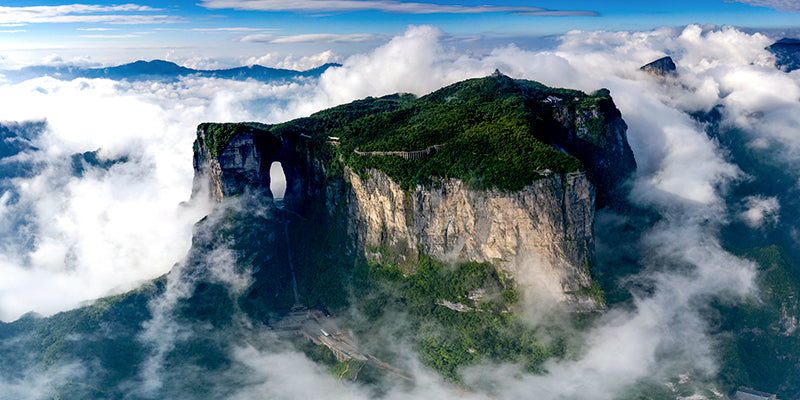 Ode to Mystic Peaks & Ancient Alleys: Hunan Escape