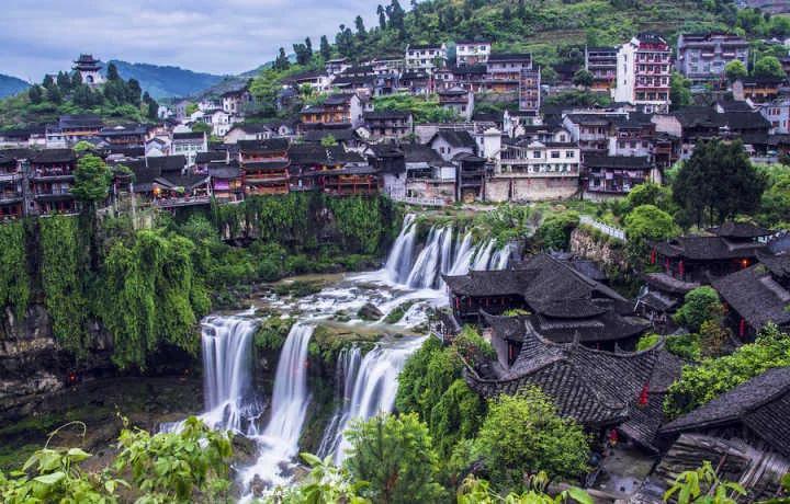 Ode to Mystic Peaks & Ancient Alleys: Hunan Escape