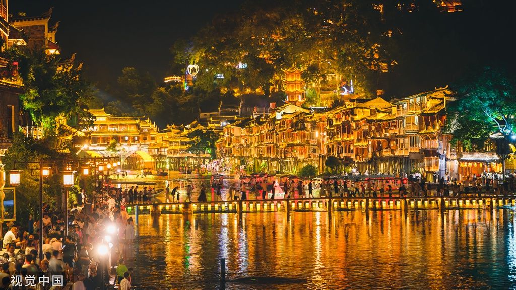 Ode to Mystic Peaks & Ancient Alleys: Hunan Escape