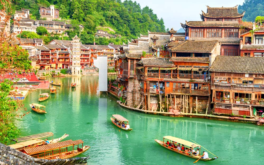 Ode to Mystic Peaks & Ancient Alleys: Hunan Escape